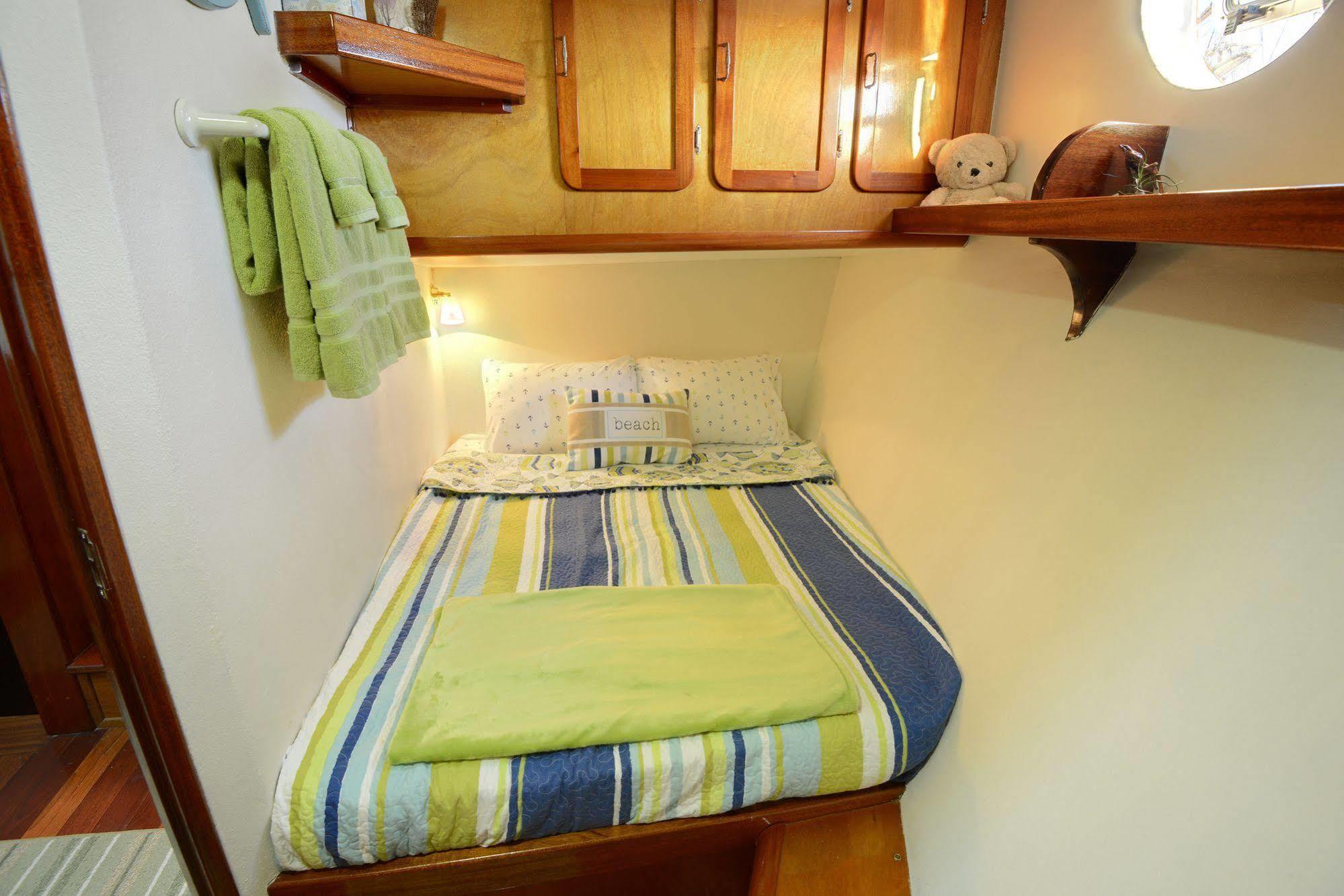 Making Waves Boatel Bed & Breakfast Toronto Exterior photo