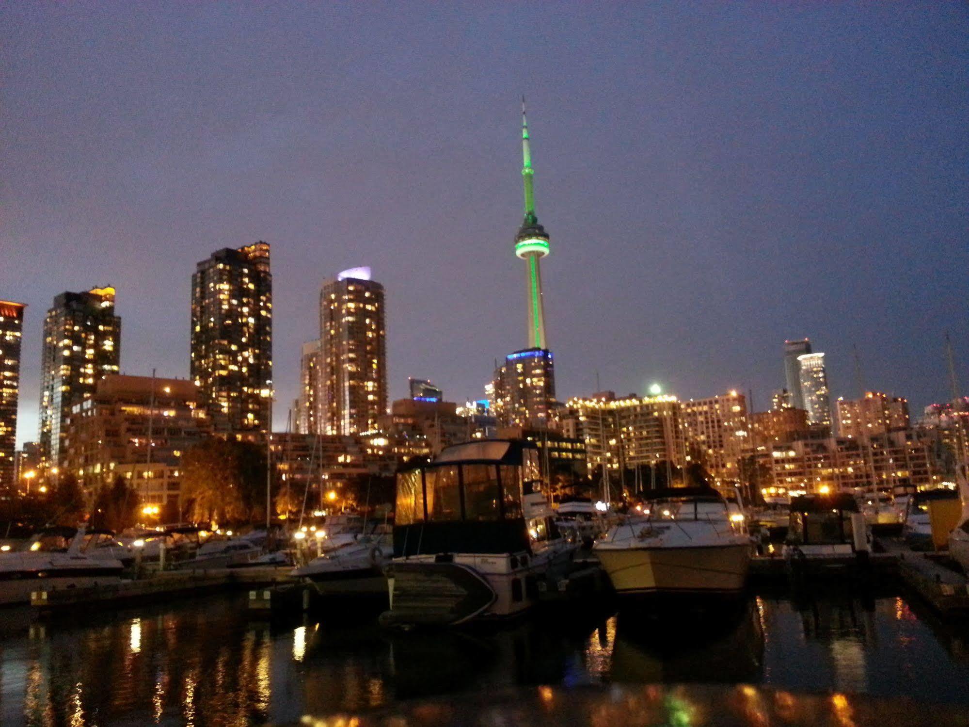 Making Waves Boatel Bed & Breakfast Toronto Exterior photo